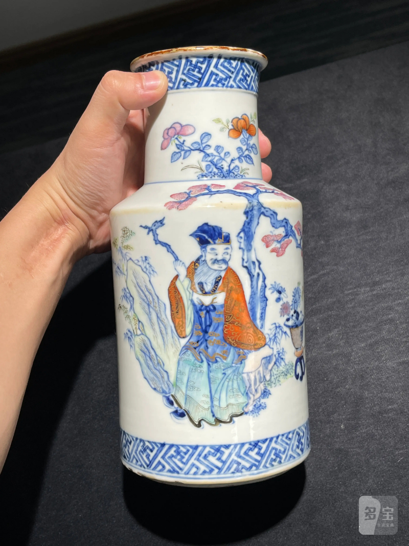 清中期 斗彩四爱图瓶一对 - 图4